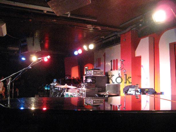 2010-12-17_100_Club_stage
