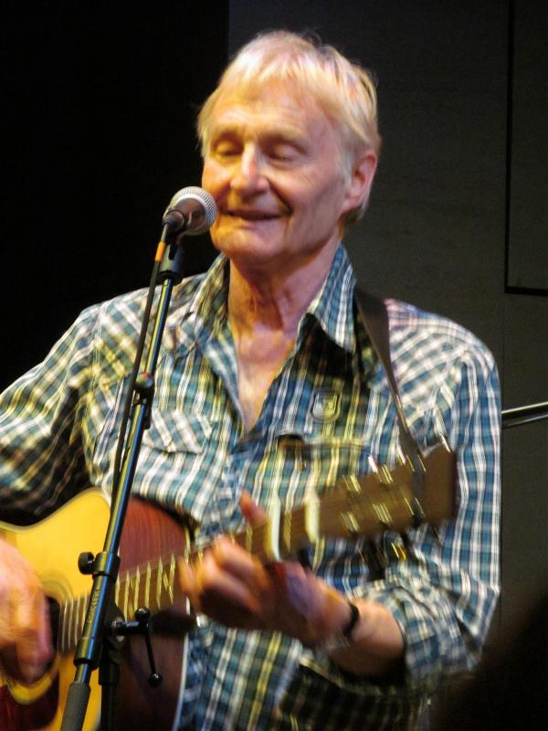 LEN GARRY (Quarrymen) available for solo gigs